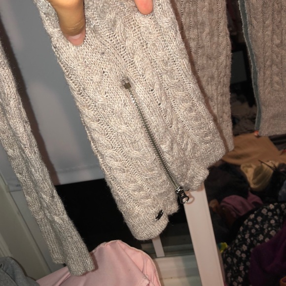 American Eagle sweater - Picture 3 of 4